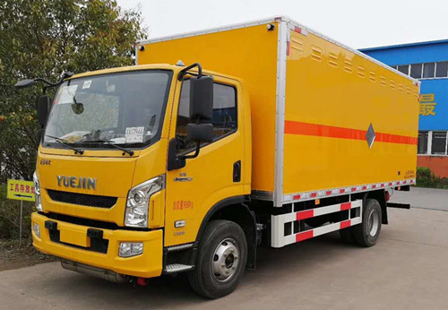 跃进超越C300型安全达标爆破器材运输车