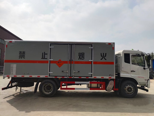东风天锦9.99吨国六炸药运输车