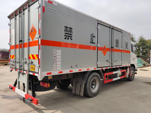 东风天锦9.99吨国六炸药运输车